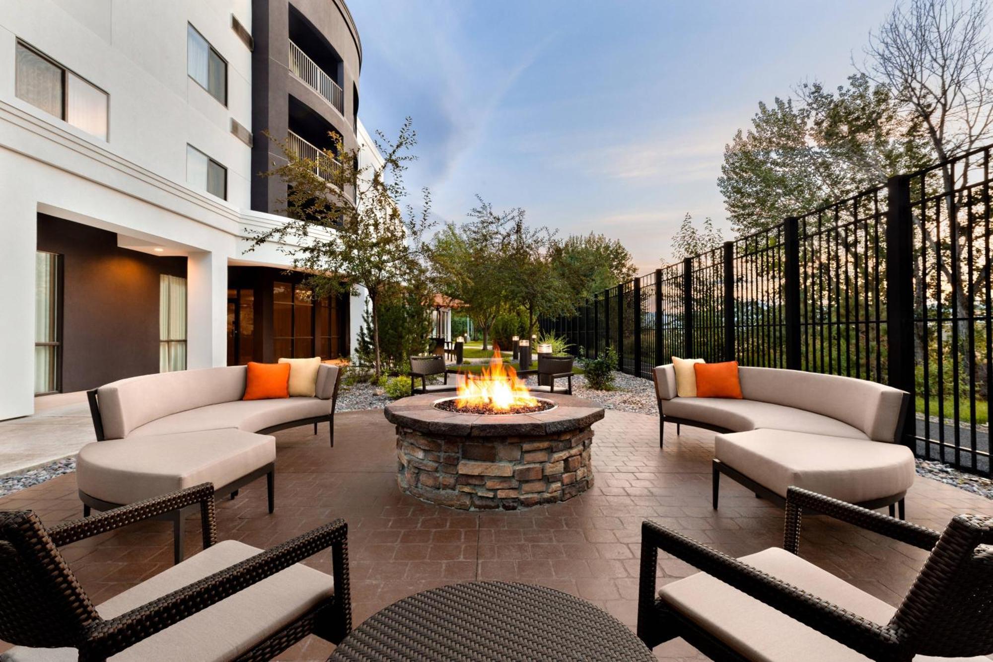 Courtyard Missoula Hotel Bagian luar foto